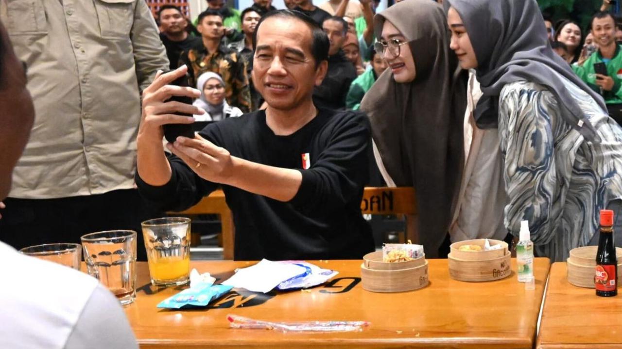 Momen tersebut dibagikan Jokowi di akun resminya di Instargam, pada Rabu (1/5/2024). Foto: BPMI Setpres/Kris