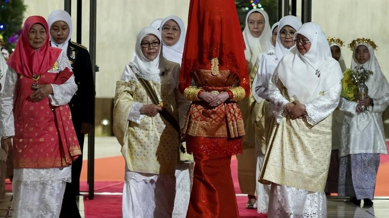 Anisha Rosnah tiba di majelis