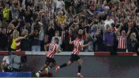 Memasuki menit akhir babak kedua, kubu Arsenal maupun kubu Brentford saling melancarkan serangan, namun hingga peluit panjang akhir pertandingan tak ada perubahan kedudukan. Pertandingan berakhir dengan kemenangan Brentford. (Foto: AFP/Adrian Dennis)