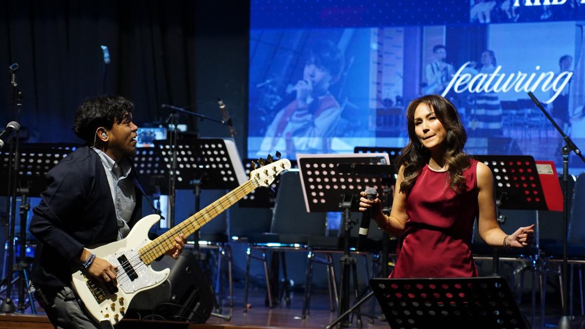 Konser Symphony of Love Galang Dana Rp359 Juta, Barry Likumahuwa dan Sierra Soetedjo Manggung