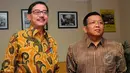 Menteri Agraria dan Tata Ruang Ferry Mursyidan Baldan dan Ketua Komite I DPD RI Akhmad Muqowam sebelum mengikuti rapat tentang UU pertanahan di Komplek Parlemen Senayan, Jakarta, Rabu (15/4/2015). (Liputan6.com/Yoppy Renato)