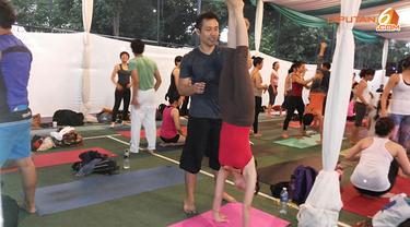 yoga-pasangan-1-131130b.jpg