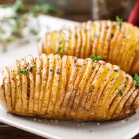 ilustrasi hasselback potatoes/Vankad/Shutterstock