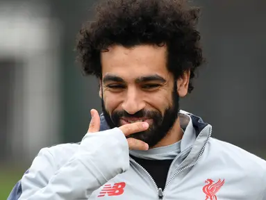 Ekspresi gelandang Liverpool Mohamed Salah saat sesi latihan jelang menghadapi Bayern Munchen dalam leg kedua babak 16 besar Liga Champions di Melwood, Liverpool, Inggris, Selasa (12/3). (Paul ELLIS/AFP)