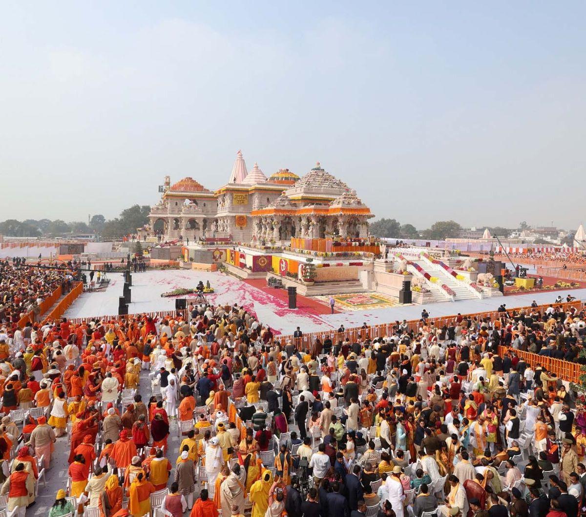 Perdana Menteri India Narendra Modi memimpin penahbisan sebuah kuil megah yang didedikasikan untuk dewa Hindu, Lord Ram di Ayodhya, India, pada Senin (22/1/2024). Peresmian kuil ini dihadiri ribuan umat Hindu dari berbagai penjuru India. Foto: India's Pre