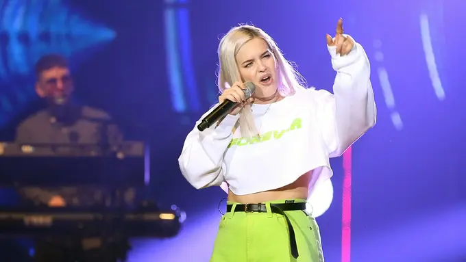 [Bintang] Lirik Lagu Anne Marie, Alarm