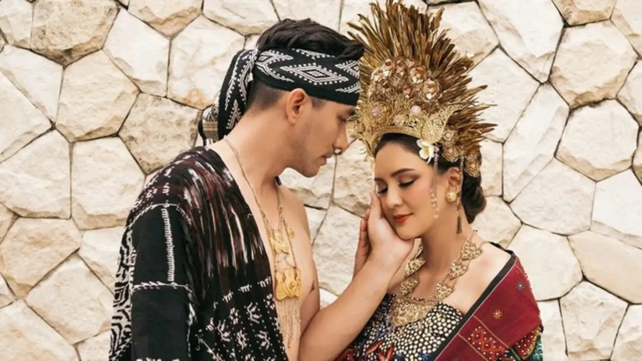 7 Pemotretan Darius Sinathrya dan Donna Agnesia di Berbagai Tema, Bak Prewedding