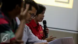 Direktur LBH Jakarta Alghiffari Aqsa bersama persatuan rakyat Jakarta menggelar konferensi pers di kantor LBH Jakarta, Jum'at (11/6/2015). Mereka menolak keras peraturan gubenur Jakarta No 228 Tahun 2015 . (Liputan6.com/Faizal Fanani)