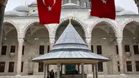 Masjid Fatih di Turki. (Dok: Instagram @megapolistanbul https://www.instagram.com/p/BgoT-gBnznk/?igsh=bjduMGp6YjY0bGht)