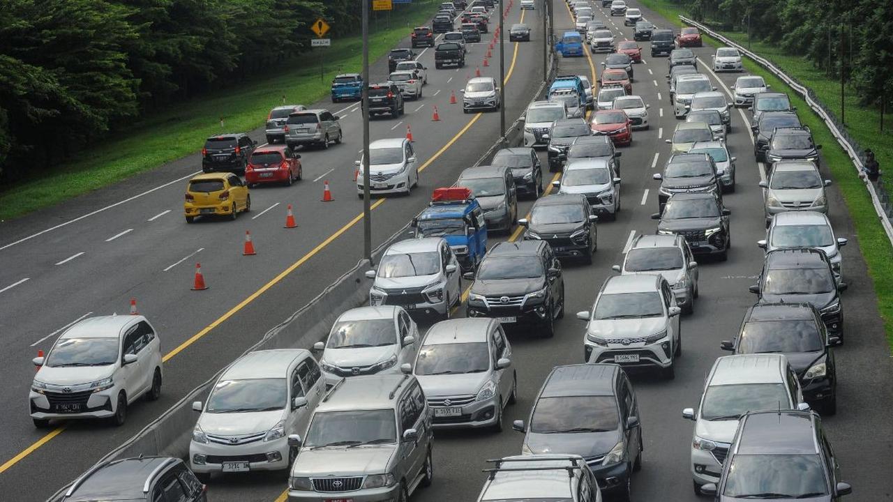 Terungkap, Ini Penyebab Penumpukan Antrean Kendaraan di Tol Cikampek