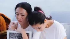 Dewi Lestari alias Dee Lestari menjalani hari-hari perkabungan sepeninggal sang suami, Reza Gunawan, yang mangkat pada 6 September 2022 setelah berjuang melawan strok. Ia mengunggah sejumlah foto momen melepas kepergian pasangan untuk selamanya seraya berterima kasih kepada banyak orang, termasuk Marcell Siahaan dan Rima Melati Adams. (Foto: Dok. Instagram @deelestari)