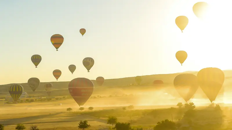 Keindahan Kota Wisata Cappadocia yang Dihiasi Aneka Balon Udara