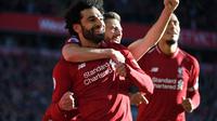 Para pemain Liverpool merayakan gol ke gawang Cardiff City pada laga Premier League, di Anfield, Sabtu (27/10/2018). (AFP/Paul Ellis)