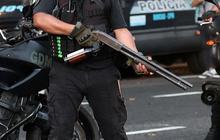 FOTO: Panas! Aksi Protes Menentang Reformasi Ekonomi Argentina Berujung Bentrok, Polisi Bertameng Bidik Massa Ricuh dengan Shotgun