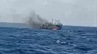 Tangkapan layar rekaman kapal nelayan terbakar di tengah laut di perairan Tanggamus, Lampung. Foto : (Dok. Istimewa).
