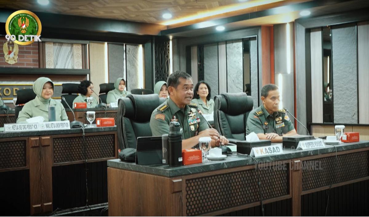 Maruli mempersilahkan para istri prajurit yang mendaftar sebagai caleg untuk berkampanye.