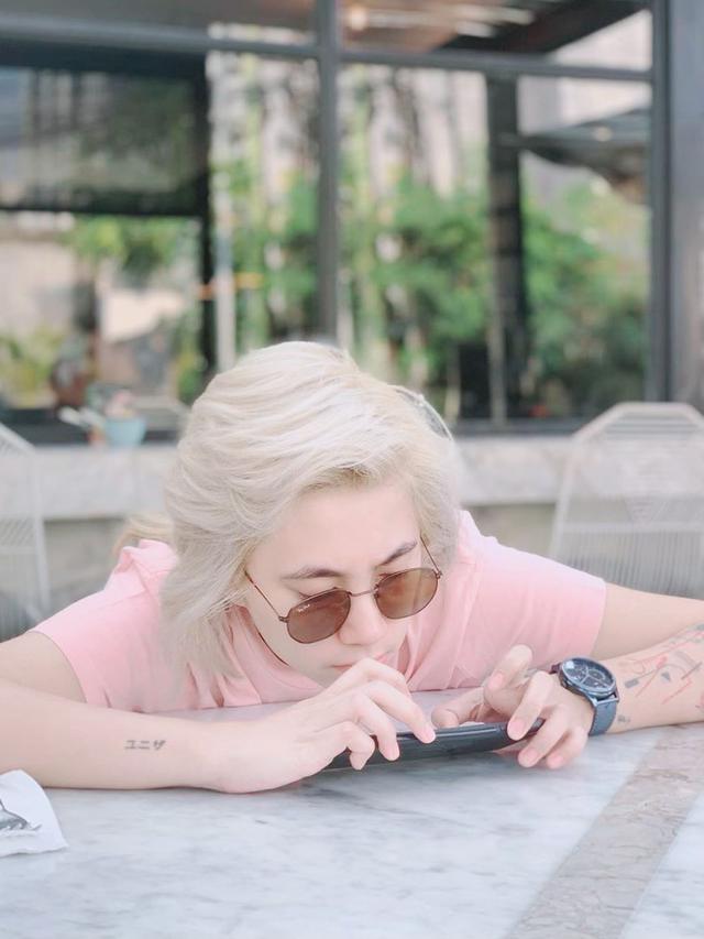 6 Potret Dera Idol dengan Berbagai Warna Rambut, Makin Terlihat Tomboi