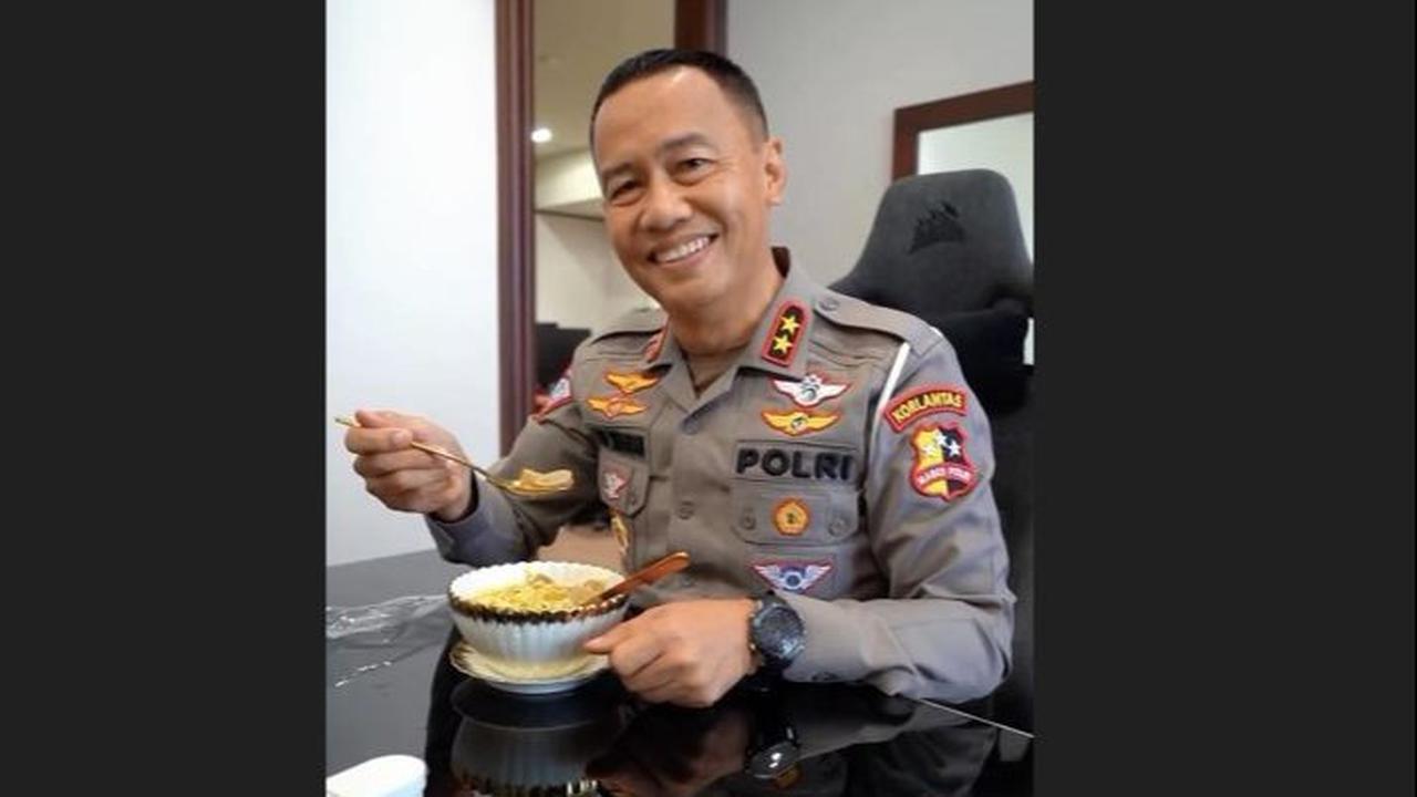 Berseragam Rapi dan Bintang 2 di Pundak, Jenderal Polisi Turun ke Dapur Masak Menu Simpel 'Ala-Ala di Akpol