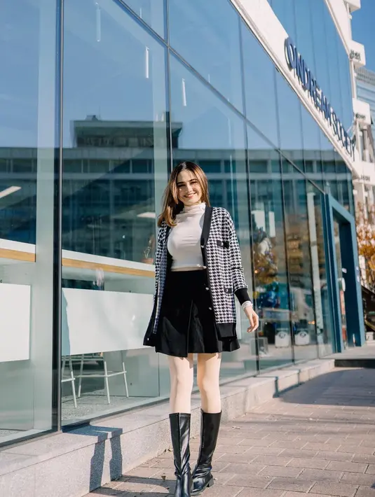 <p>[Instagram/syifahadju]</p>