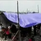 Sejumlah keluarga eks warga Pasar Ikan kembali mendirikan tenda. Sementara KPK menetapkan anggota DPR Andi Taufan Tiro, sebagai tersangka.