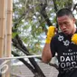 Petinju Indonesia, Daud Yordan melakukan latihan jelang bertolak ke Uruguay di Jakarta, Selasa (17/5/2016). (Liputan6.com/Helmi Fithriansyah)