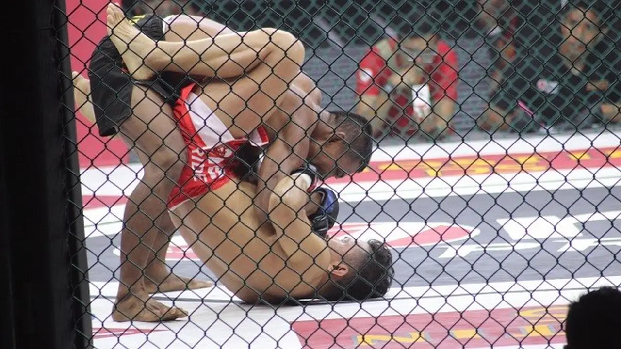 Paul Lumihi Mempertahankan Sabuk Juara Dari Arief Maut Rambo