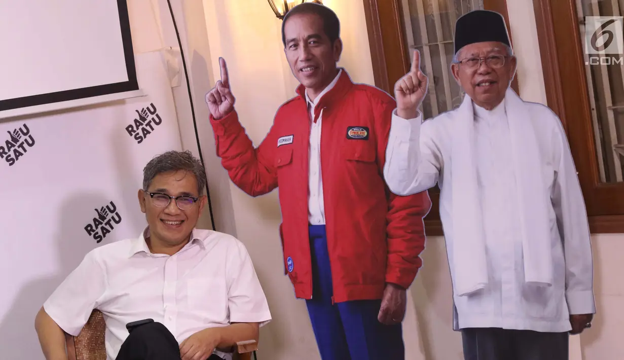 Tim TKN Jokowi-Ma'ruf Amin, Budiman Sudjatmiko saat berbicara pada diskusi di Rumah Cemara, Jakarta, Rabu (10/4). Diskusi bertema Hoax, Golput dan Masa Depan Bangsa. (Liputan6.com/Helmi Fithriansyah)