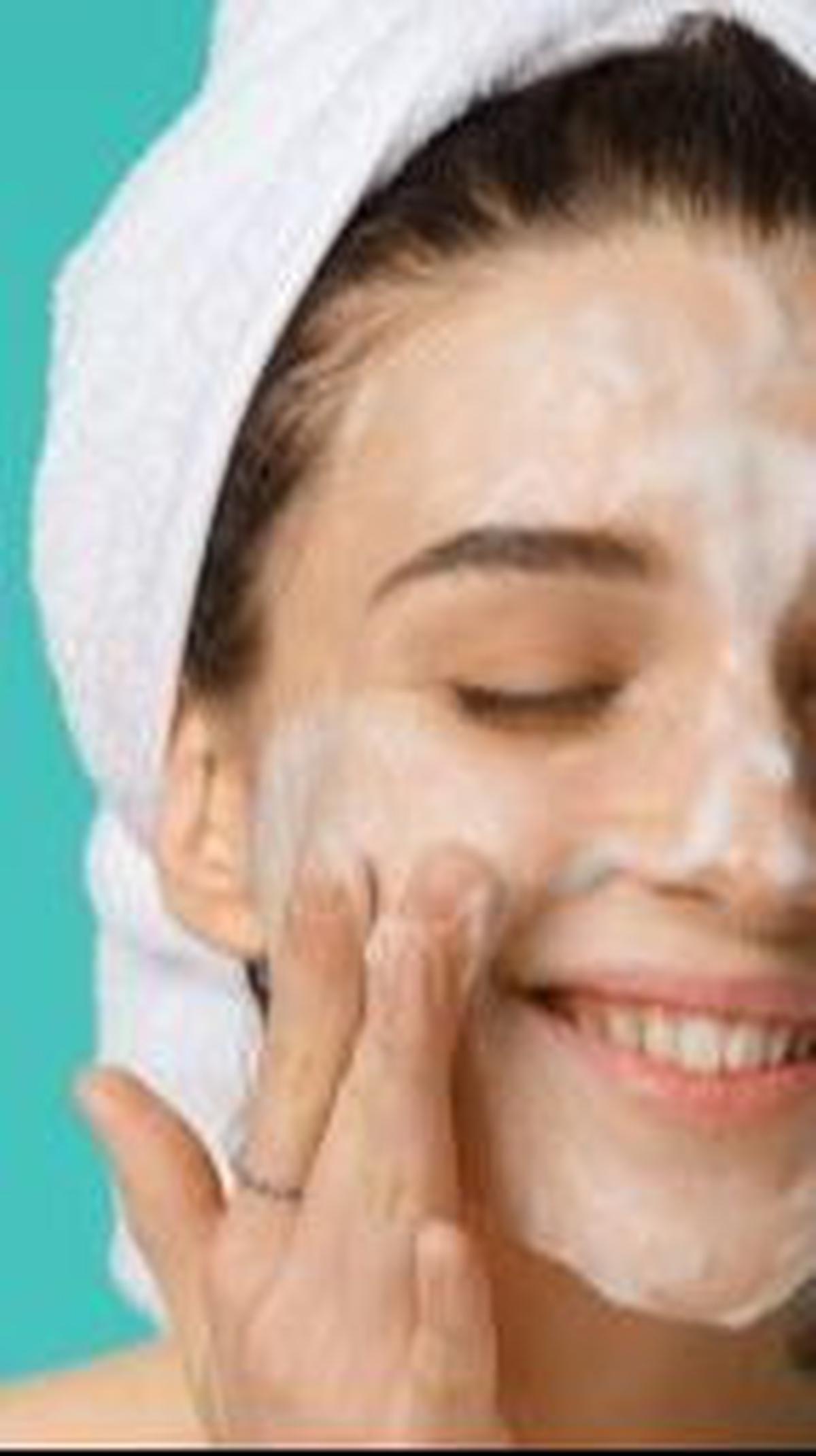 <b>Pilih Facial Wash dengan pH 4,5-6,5 dan Tidak Mengandung Terlalu Banyak Detergen&nbsp;</b><br>