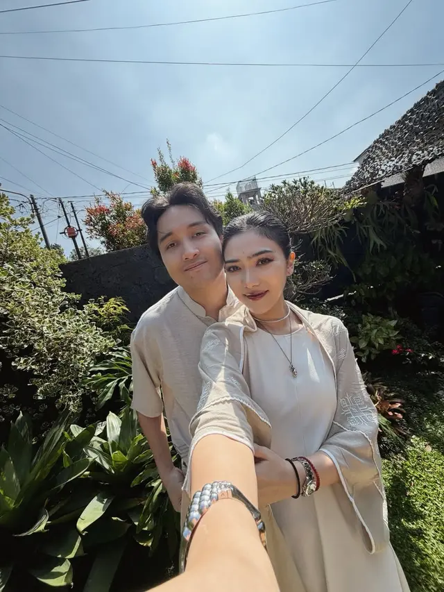 Potret Serasi Pasutri Selebriti Rayakan Lebaran, dari Angga Yunanda-Shenina Cinnamon hingga Yura Yunita-Donne Maula