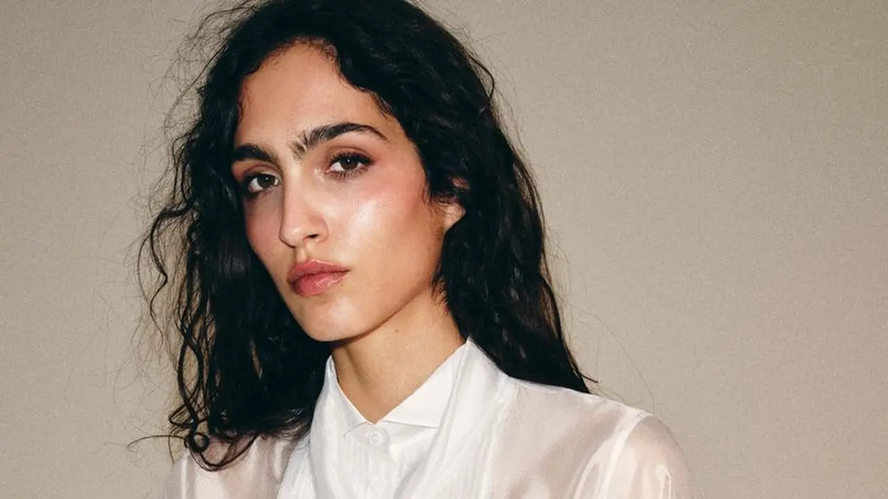 Mengenal Sheer Layering, Tren yang Kian Digemari
