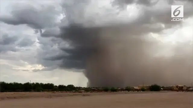 Angin kencang menjelma menjadi badai pasir, telah menerjang kawasan Gilbert, Arizona, Amerika Serikat.