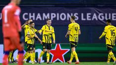 Para pemain Borussia Dortmund kemenangan mereka saat pertandingan kelima Liga Champions 2024/2025 melawan GNK Dinamo Zagreb di Stadion Maksimir, Zagreb, pada Rabu 27 November 2024 waktu setempat atau Kamis 28 November 2024 dini hari Waktu Indonesia Barat. (Damir SENCAR/AFP)