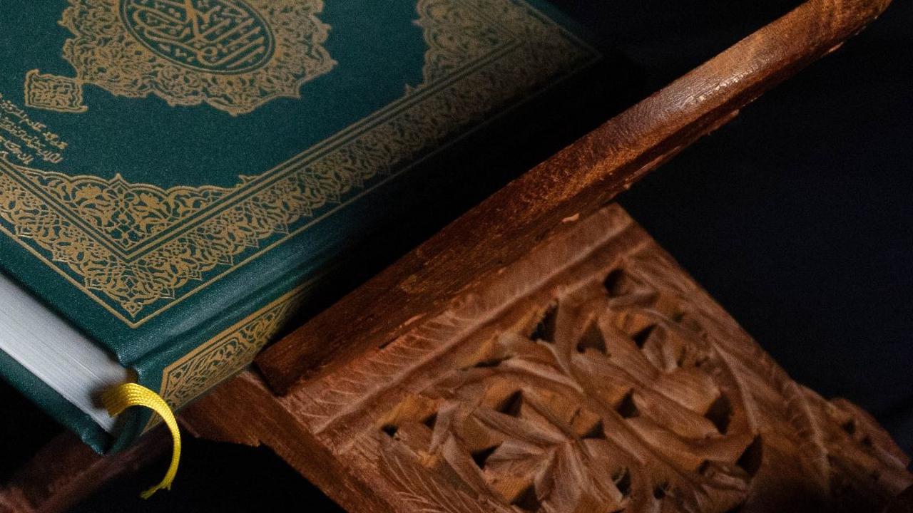<b>Bacaan Surat Al-Waqiah Beserta Artinya</b>