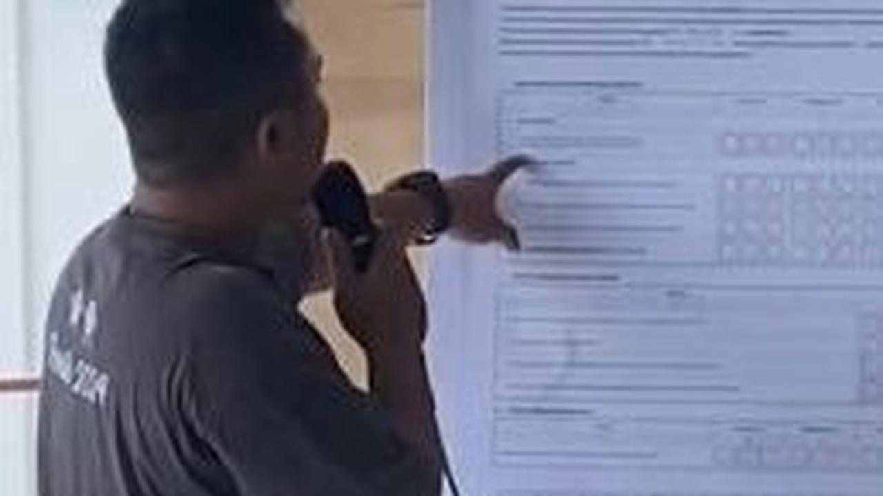 Terbukti Pindahkan Perolehan Suara Caleg, Dua Petugas PPK di Lumajang Hanya Diberi Peringatan Keras