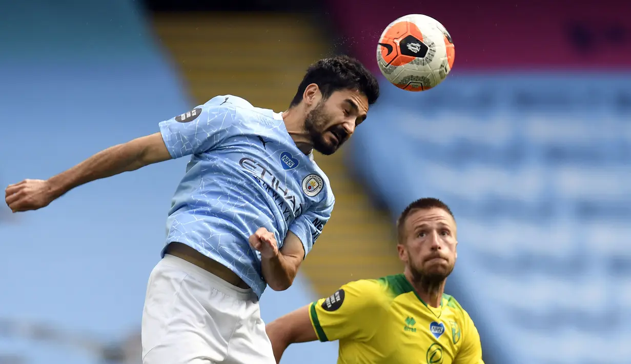 Ilkay Gundogan menjadi salah satu gelandang terbaik di Liga Inggris saat dilatih Pep Guardiola. Ia merupakan pemain cerdas, terampil, dan fleksibel di lini tengah Manchester City. Musim lalu, Gundongan mampu tampil menawan dengan mencetak 13 gol dan 3 assist dari 28 laga. (AFP/Pool/Peter Powell)