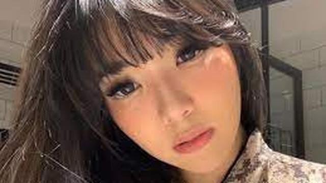 Aktris Usia 30-an Rambut Poni