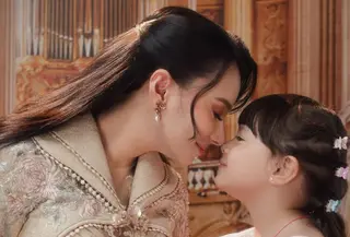 Asmirandah dan Putrinya, Chloe saat Photoshoot Bertemakan Kerajaan. [@fdphotography90]