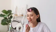 Mengulik Alasan Liptint Jadi Produk Andalan Gen Z, Bikin Bibir Merona Alami Tanpa Terasa Berat