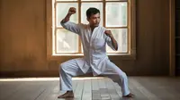Bagaimana Cara Melakukan Kuda-Kuda Depan dalam Pencak Silat? Panduan Teknik Dasar untuk Pemula
