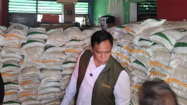 Ahmad Rizal Ramdhani, Direktur Bulog, Tempat Penyimpanan Bantuan Pangan