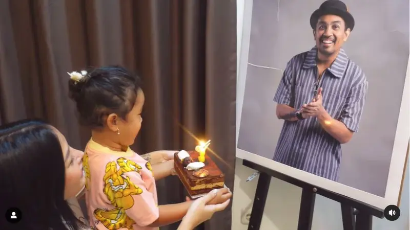 6 Momen Mutia Ayu Ajak Anak Rayakan Ultah Glenn Fredly, 48 Tahun Jika Masih Hidup