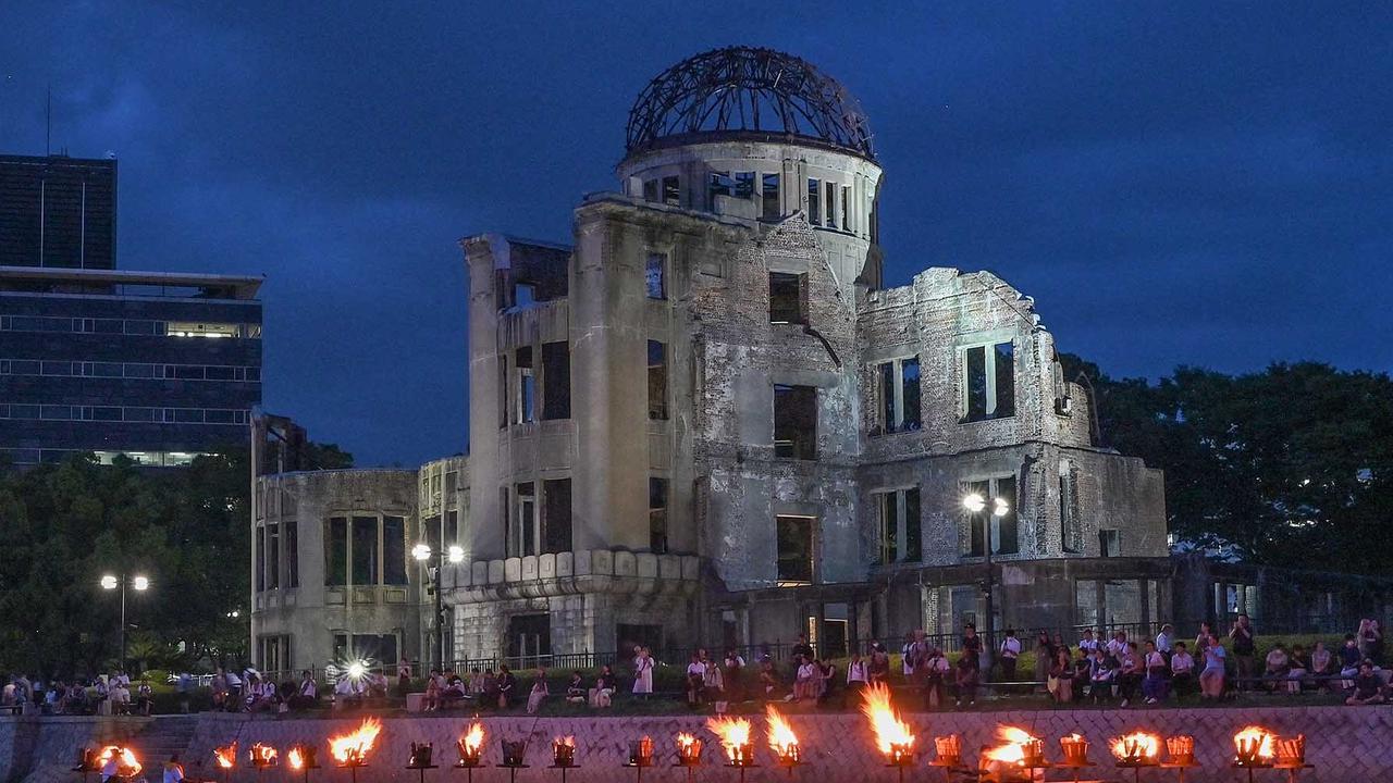FOTO: 80 Tahun Tragedi Bom Hiroshima, Api Unggun Menyala untuk Perdamaian