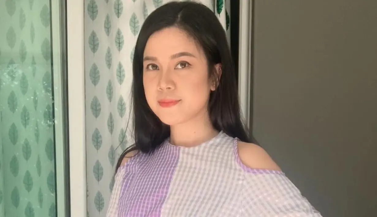 Setelah menikah dengan Ocky Ardiansyah Masson, Sinta tinggal di Prancis. [instagram/sisisinta]