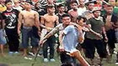 Tawuran antarpenonton terjadi saat konser band asal Jakarta di Stadion Letjen Soedirman Kota Bojonegoro. Sejumlah penonton baku hantam. 
