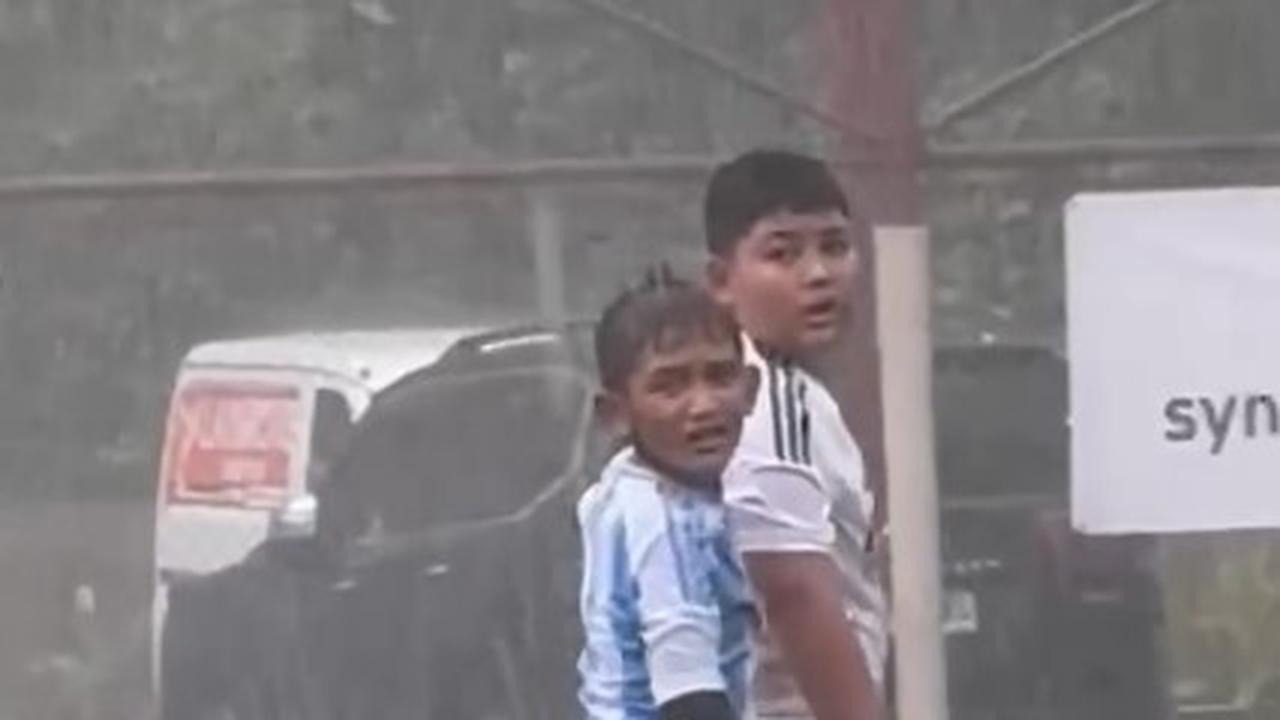 7 Potret Ultah Kellen Lemos Anak Kris Dayanti, Bertajuk Soccer Party - Tanding Bola di Tengah Hujan