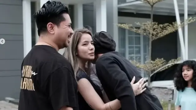 6 Momen Anji Bertemu Keluarga Sheila Marcia, Lepas Rindu Bertemu Putrinya