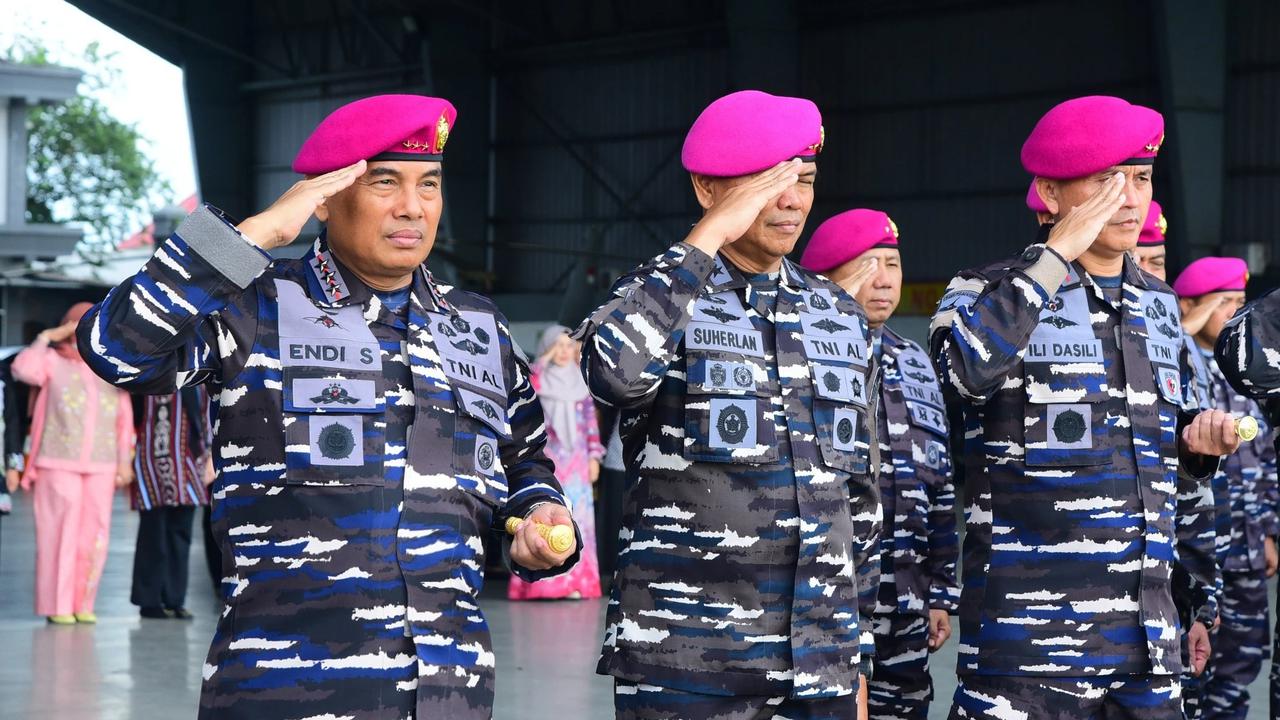 FOTO: Pangkormar Pimpin Pelepasan Prajurit Marinir Korban Longsor Cisarua