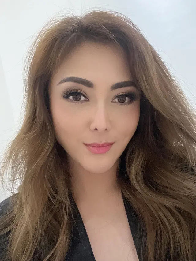 Dhena Devanka, mantan istri Jonathan Frizzy (https://www.instagram.com/p/CbsNpc0vHUh/)