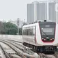 Rangkaian kereta LRT melintas di Stasiun Velodrome, Rawamangun, Jakarta, Rabu (27/11/2019). Moda transportasi massal Light Rail Transit atau LRT Jakarta akan beroperasi komersial per 1 Desember 2019 dengan tarif yang ditetapkan sebesar Rp5.000 untuk sekali perjalanan. (merdeka.com/Iqbal Nugroho)