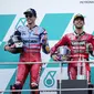 Pembalap Ducati, Enea Bastianini, bersama Alex Marquez dan Francesco Bagnaia merayakan kemenangan di atas podium pada ajang MotoGP Malaysia di Sirkuit Sepang, Minggu (12/11/2023). (AP Photo/Vincent Thian)